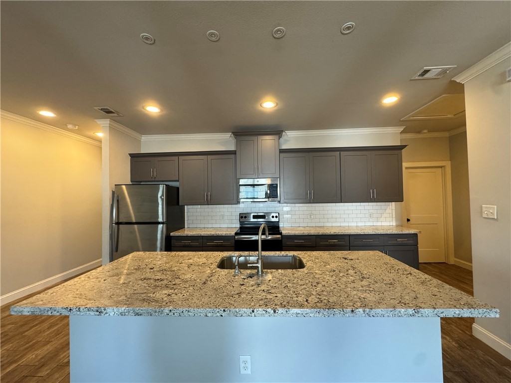 203 Brentwood Dr E #203-76 - Photo 3 of 12