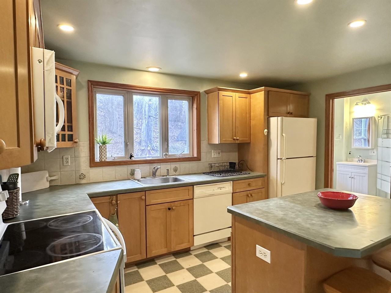 72 Pawling Ave - Photo 6 of 18