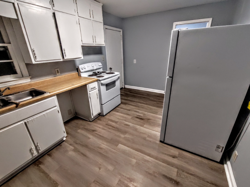 100 Willow Ave - Photo 2 of 13