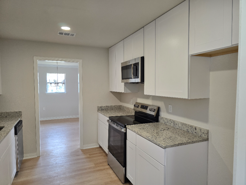 502 S Pearl St - Photo 4 of 20