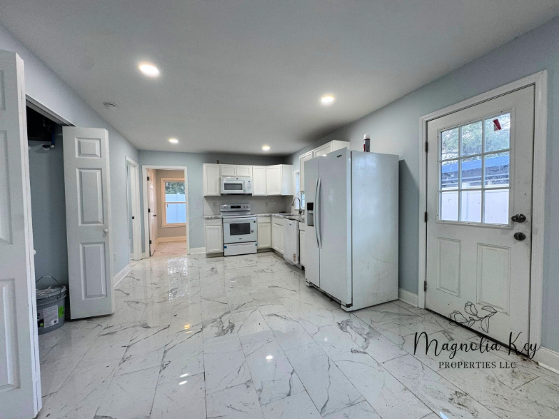 403 73rd Ave N #C - Photo 2 of 17