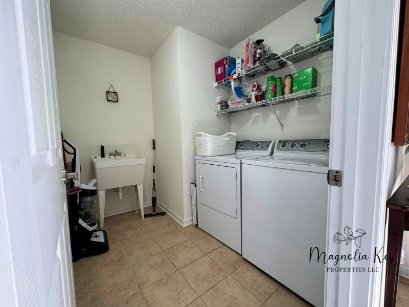 765 Riverward Dr - Photo 3 of 20