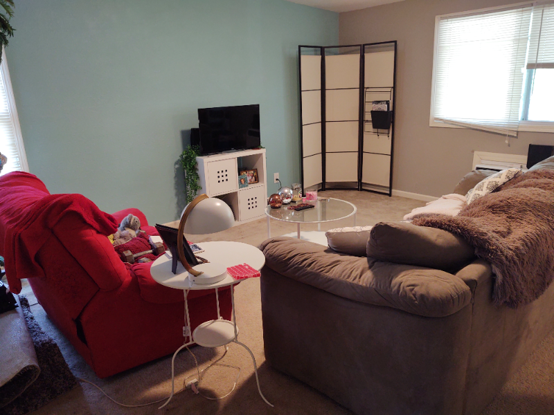 635 W 25th St - Photo 3 of 32