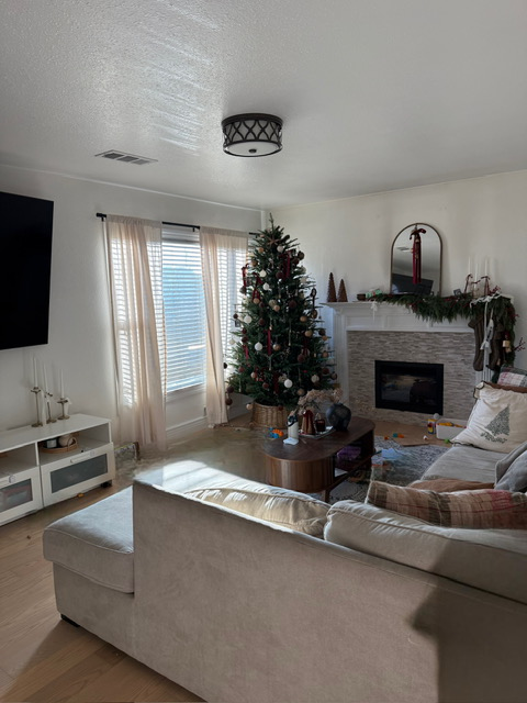 15049 Beatty St - Photo 3 of 6