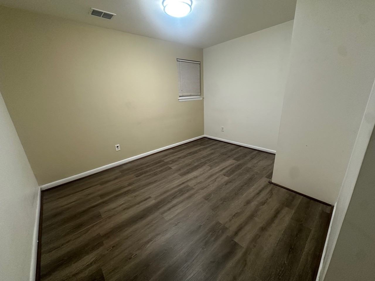 Br #750 - Photo 2 of 13