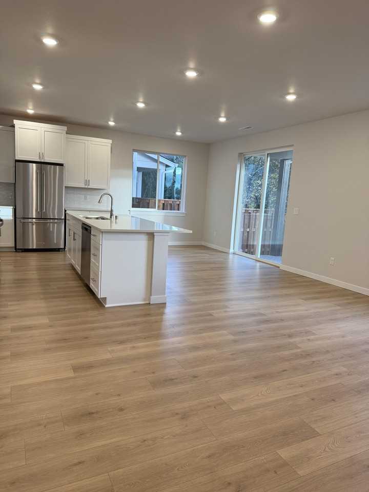 439 Sw 32nd St #NA - Photo 3 of 19