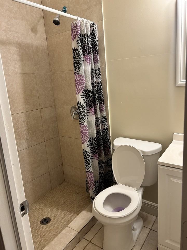 2513 Nw 19th St #4 - Photo 4 of 6