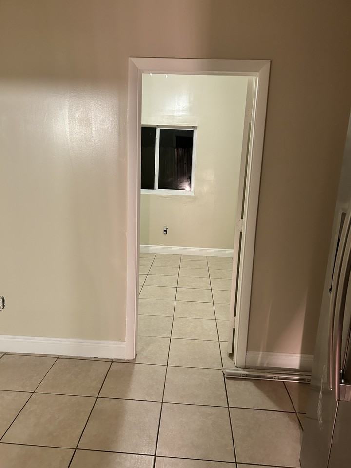 2513 Nw 19th St #4 - Photo 6 of 6