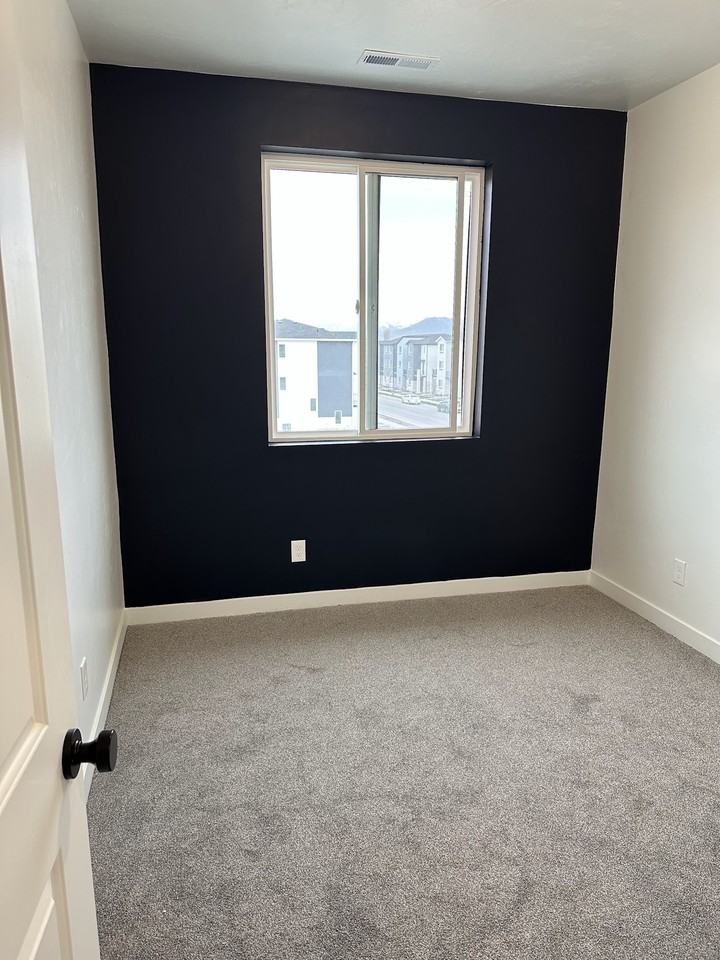 492 S 900 W - Photo 2 of 8