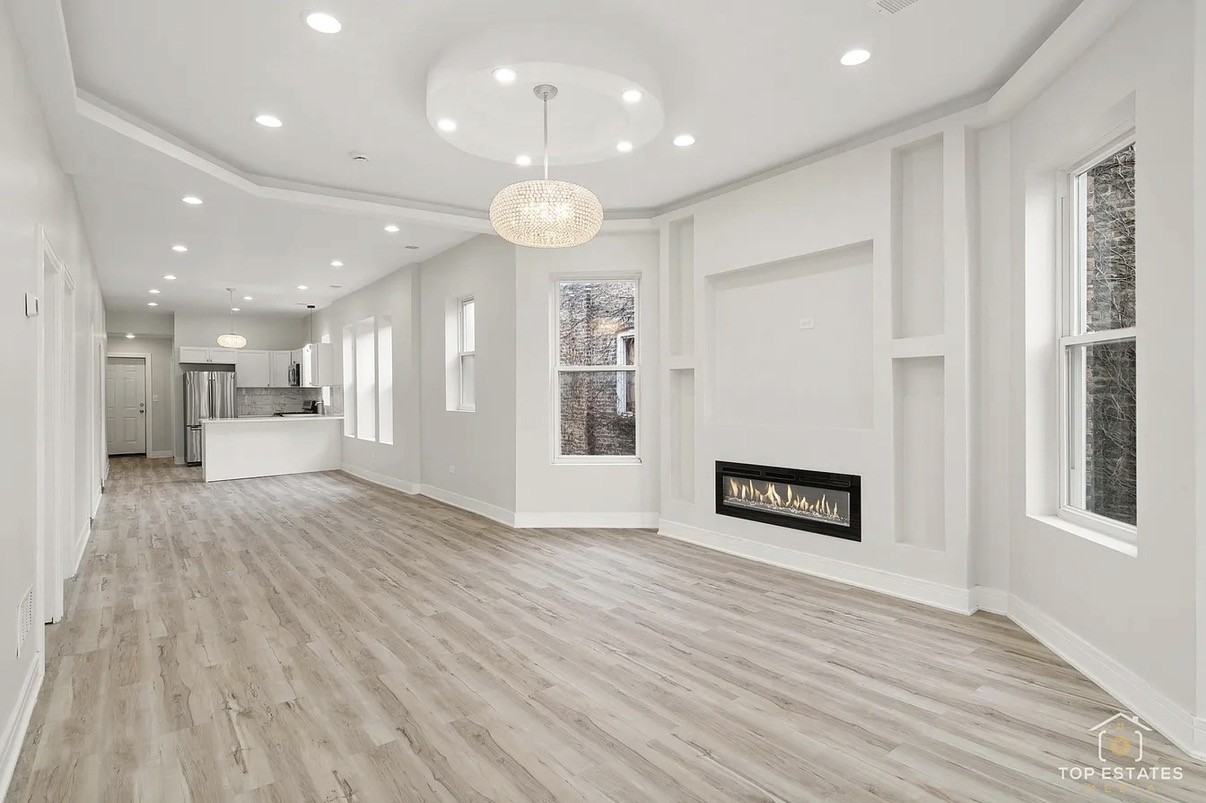 5753 S Peoria St #2 - Photo 4 of 12