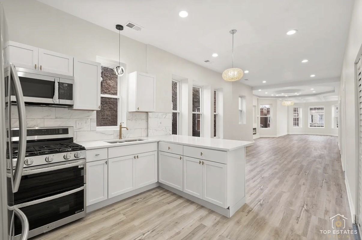 5753 S Peoria St #2 - Photo 5 of 12