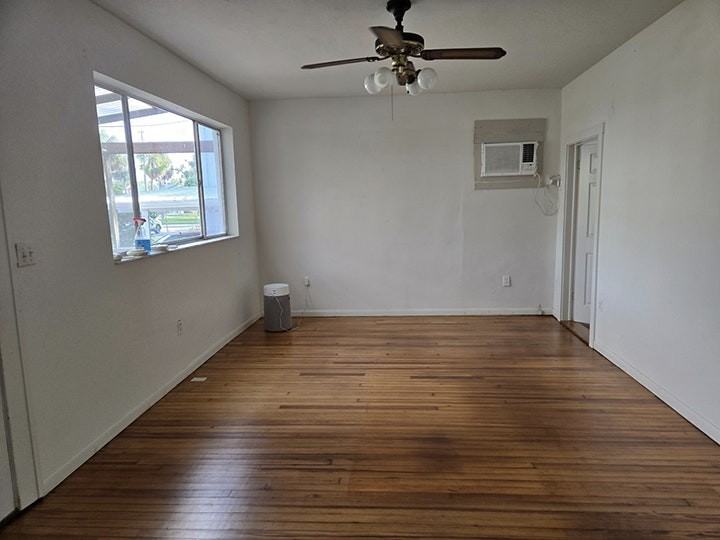 940 Bay Street Northeast - Photo 2 of 5