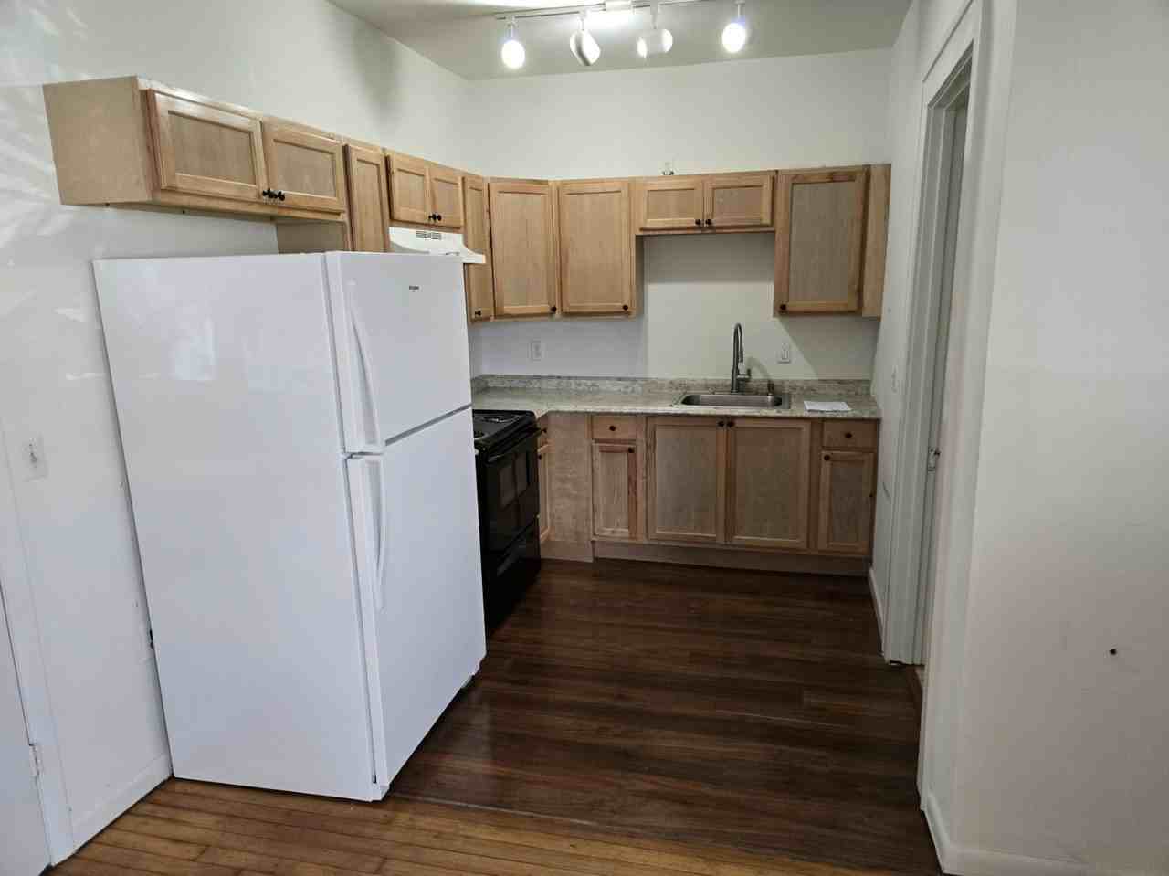 940 Bay Street Northeast - Photo 5 of 5