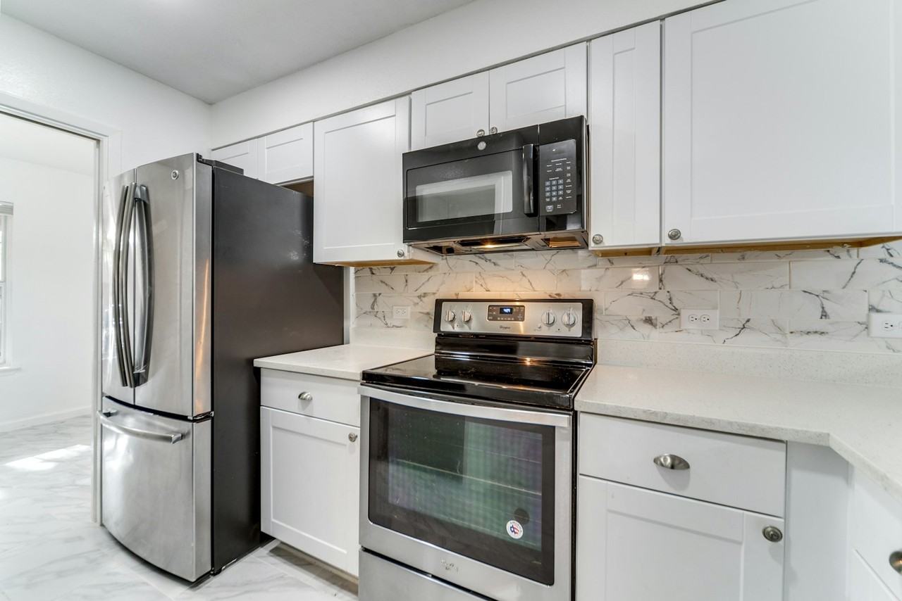 5013 Arbor Ridge Drive - Photo 2 of 18