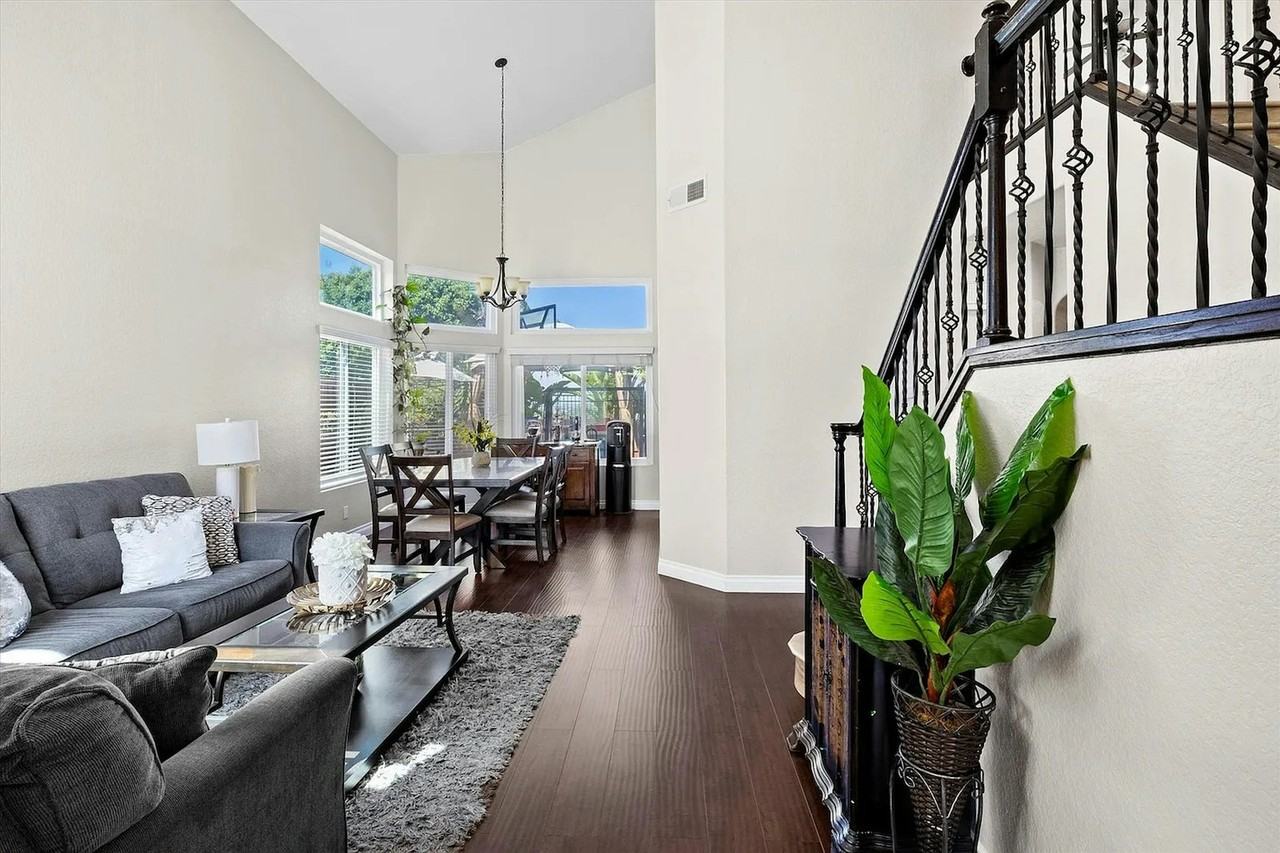 3718 Via Las Villas - Photo 4 of 28