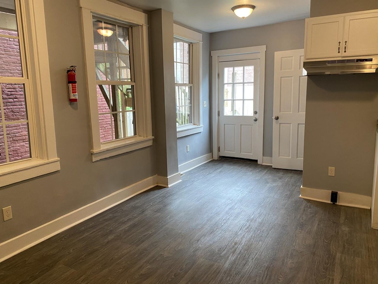 208 West Vine Street (Rooms) - Photo 7 of 15