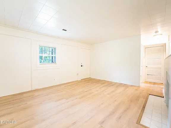 502 Hayworth Dr #1 - Photo 5 of 31