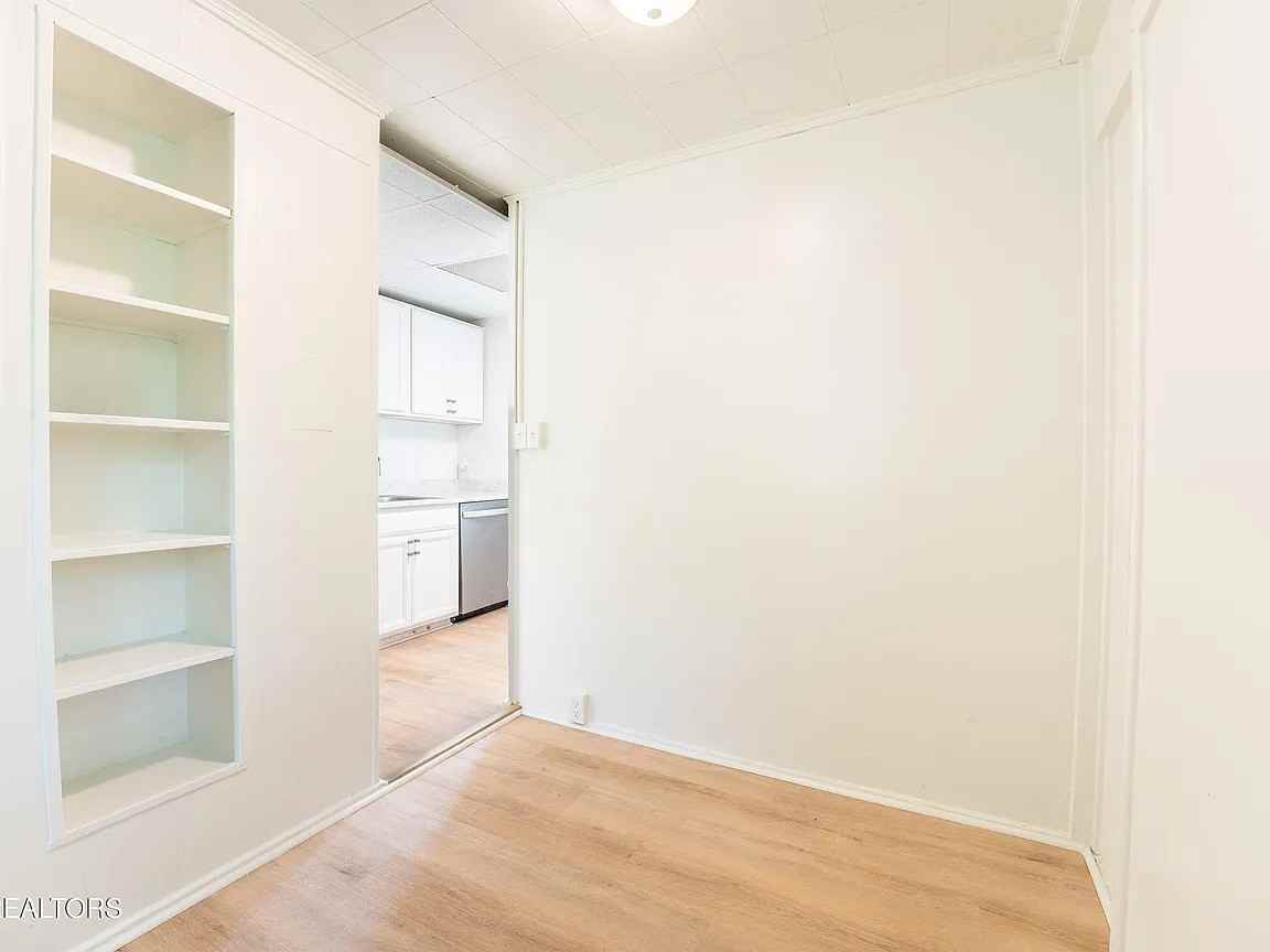 502 Hayworth Dr #1 - Photo 6 of 31