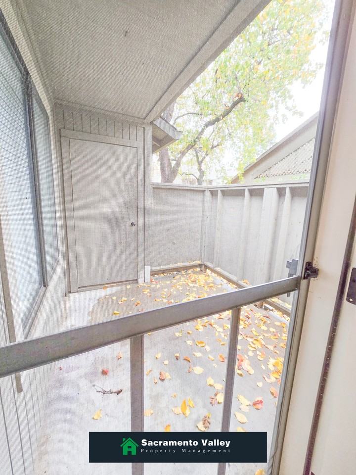 4909 Date Avenue - Photo 6 of 49