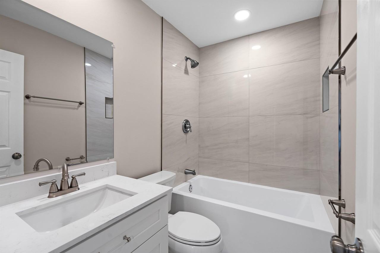 301 Southeast 12th Avenue - Photo 7 of 11