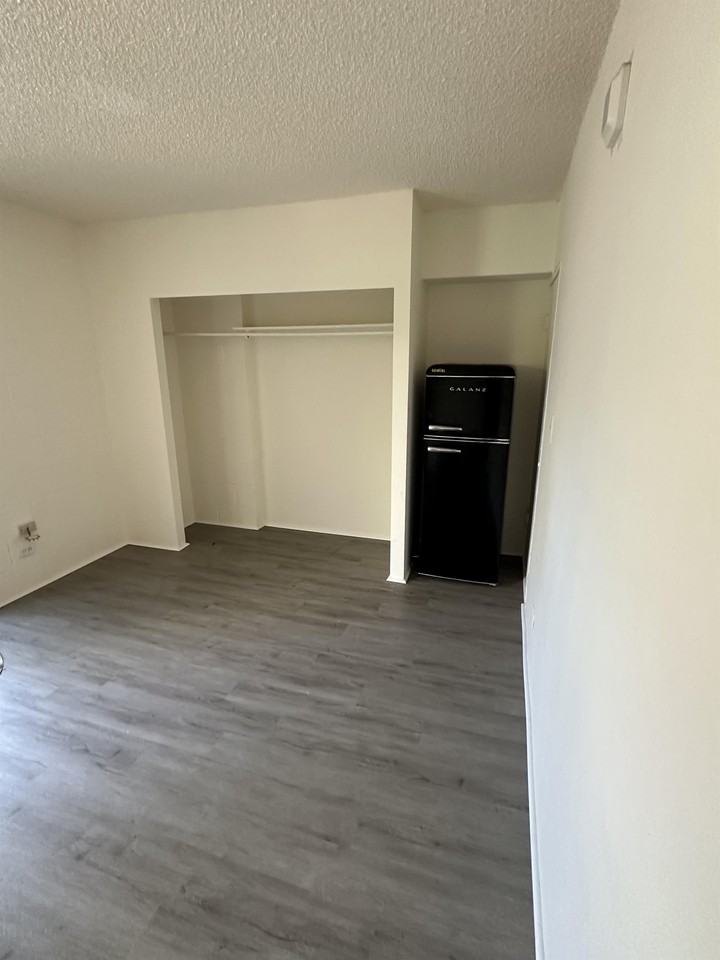 1881 Kapiolani Blvd. - Photo 2 of 4