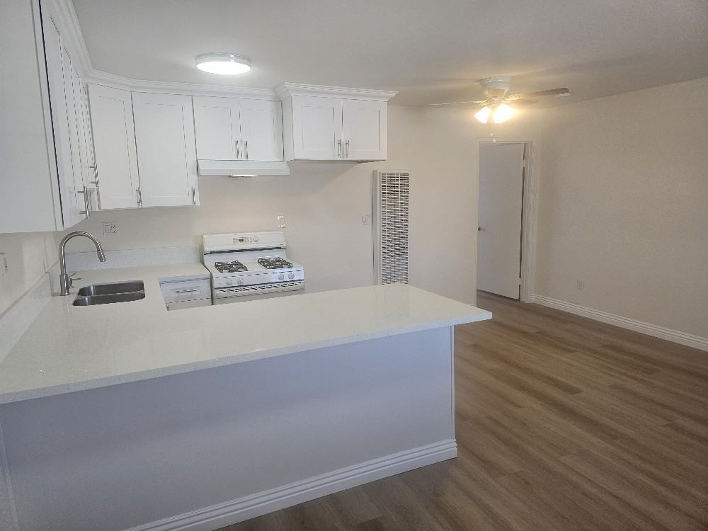 14323 Haynes StUnit 8 #8 - Photo 5 of 19