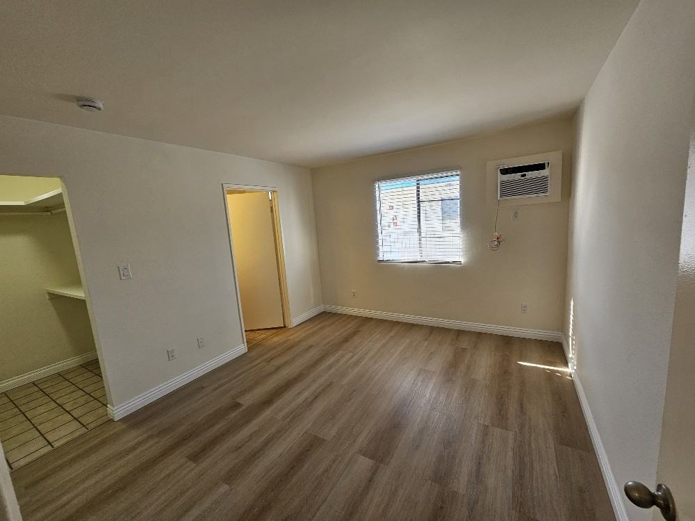 14323 Haynes StUnit 8 #8 - Photo 6 of 19