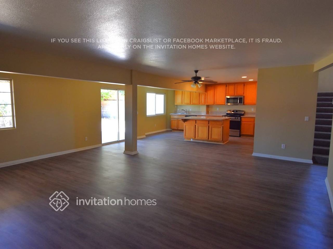 2642 N Maple Ave - Photo 3 of 13