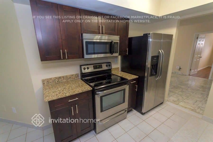 4916 Nw 39th St - Photo 5 of 16