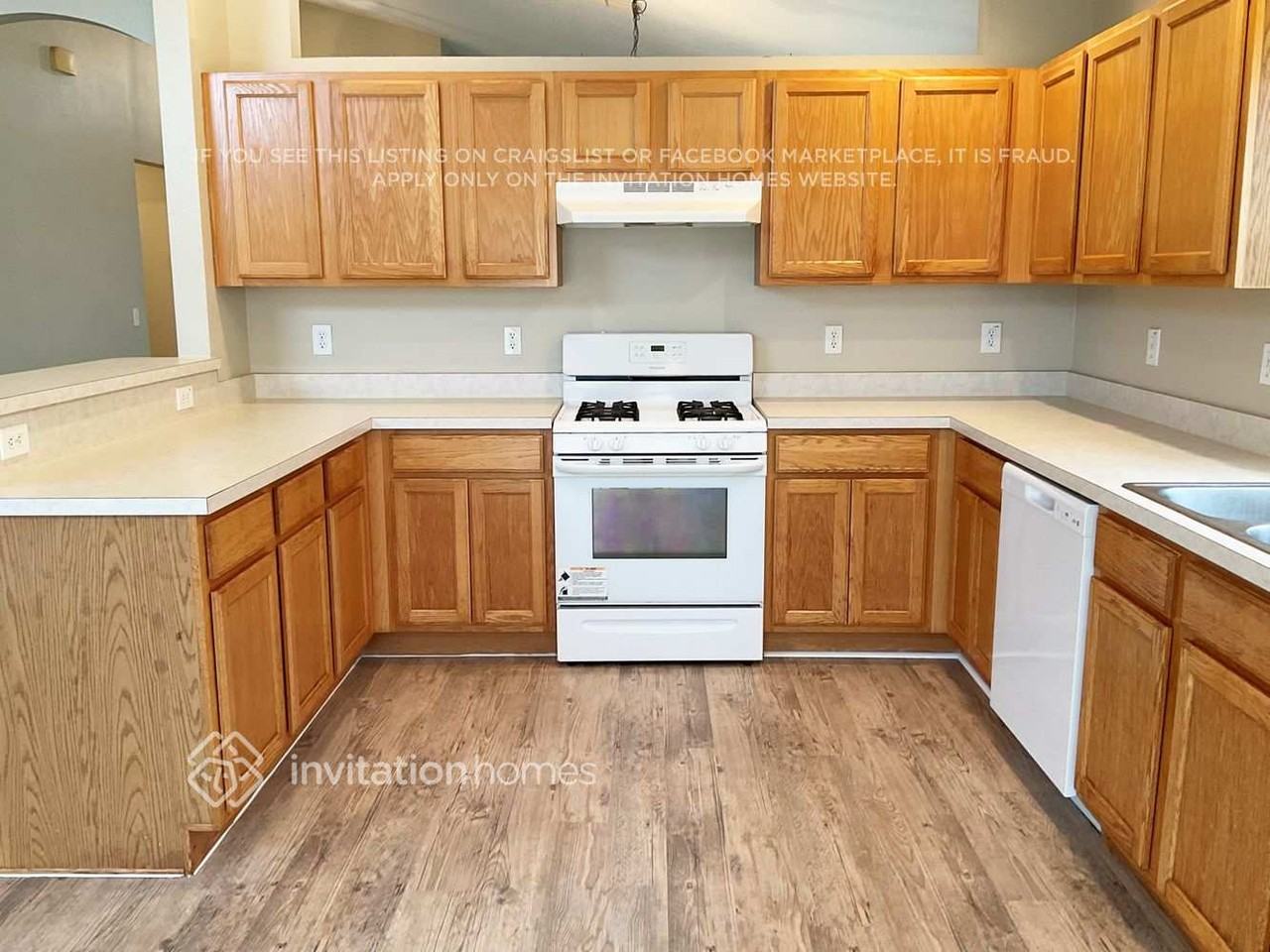 4202 Roberta Dr - Photo 5 of 13