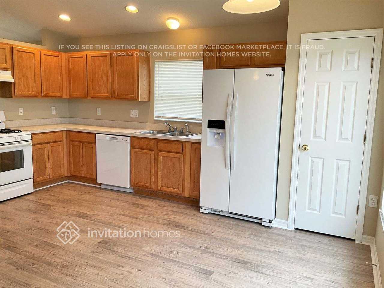 4202 Roberta Dr - Photo 6 of 13