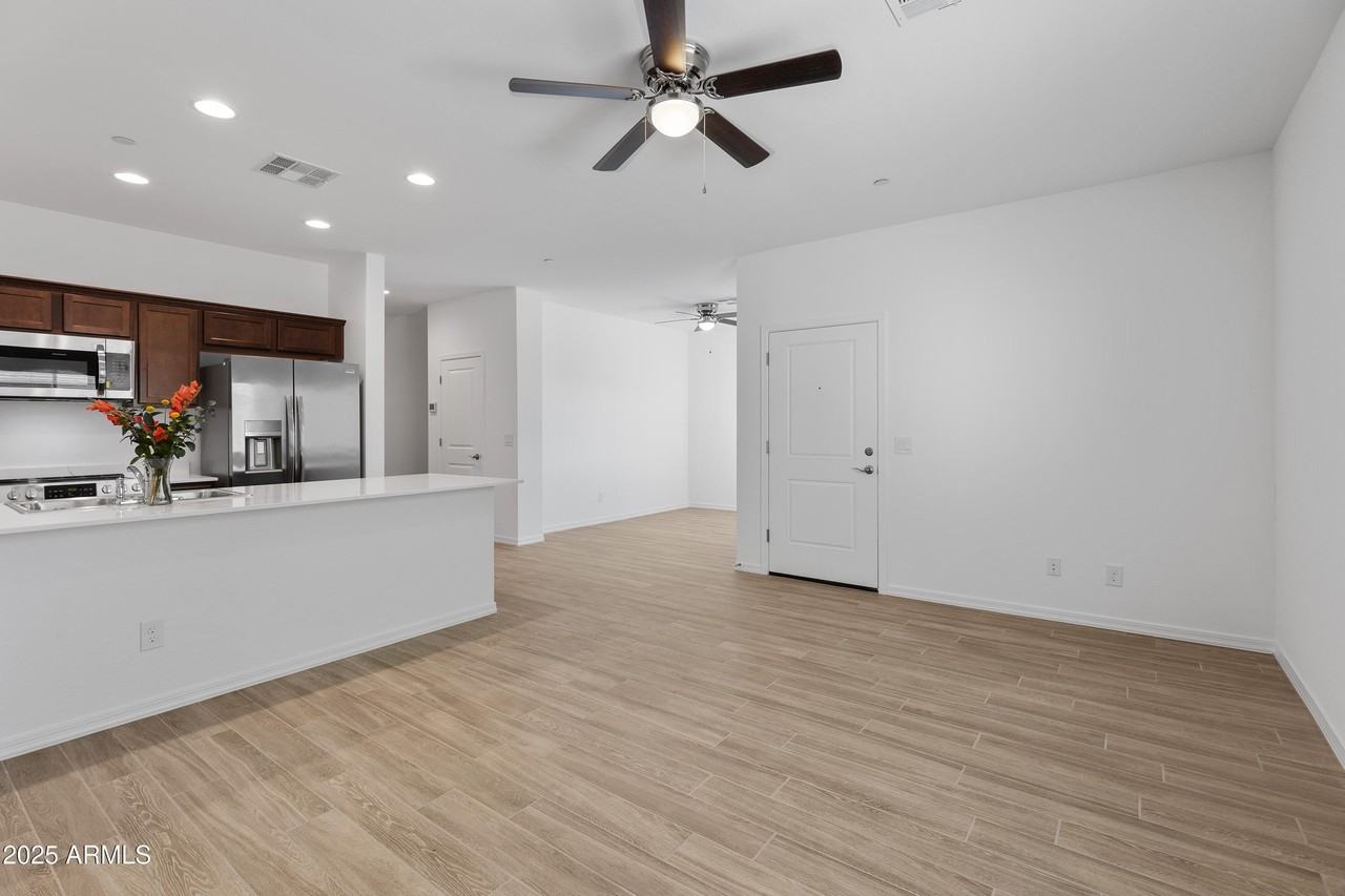 2842 E Tracy Ln Unit 3 #3 - Photo 4 of 30