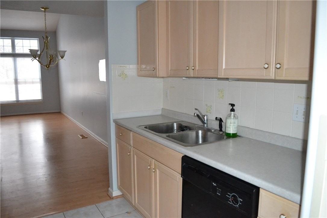 24 Amberwood Pl - Photo 6 of 27