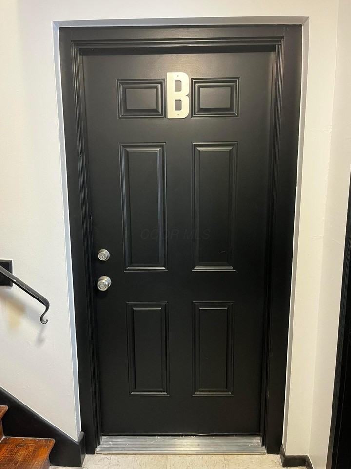 4669 Hilton Ave Apt B #B - Photo 2 of 7