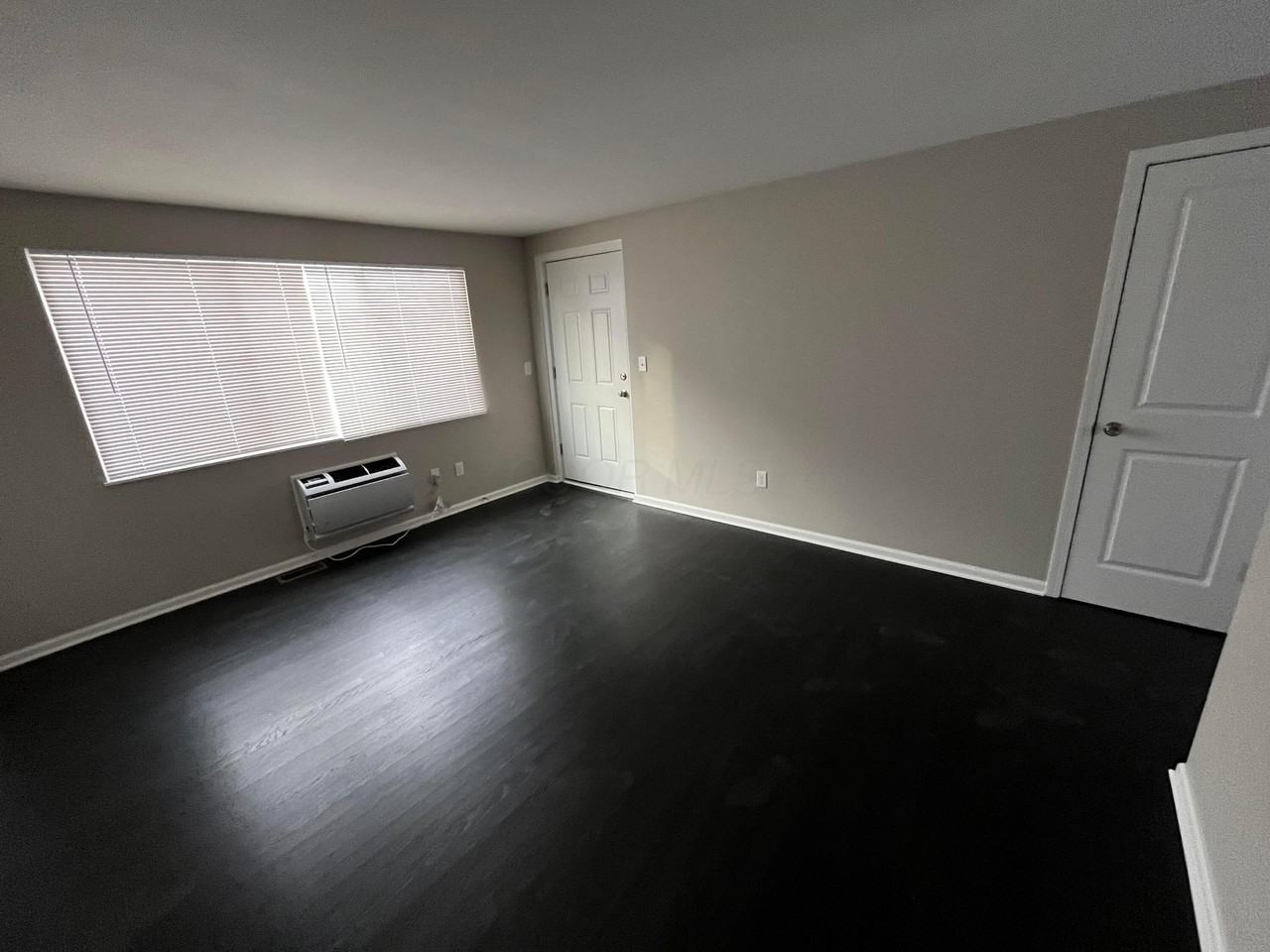 4669 Hilton Ave Apt B #B - Photo 3 of 7
