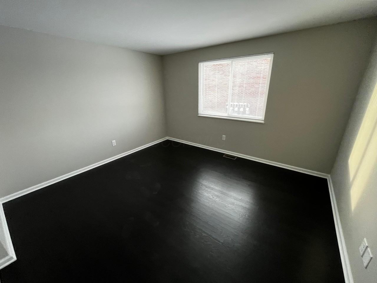 4669 Hilton Ave Apt B #B - Photo 5 of 7