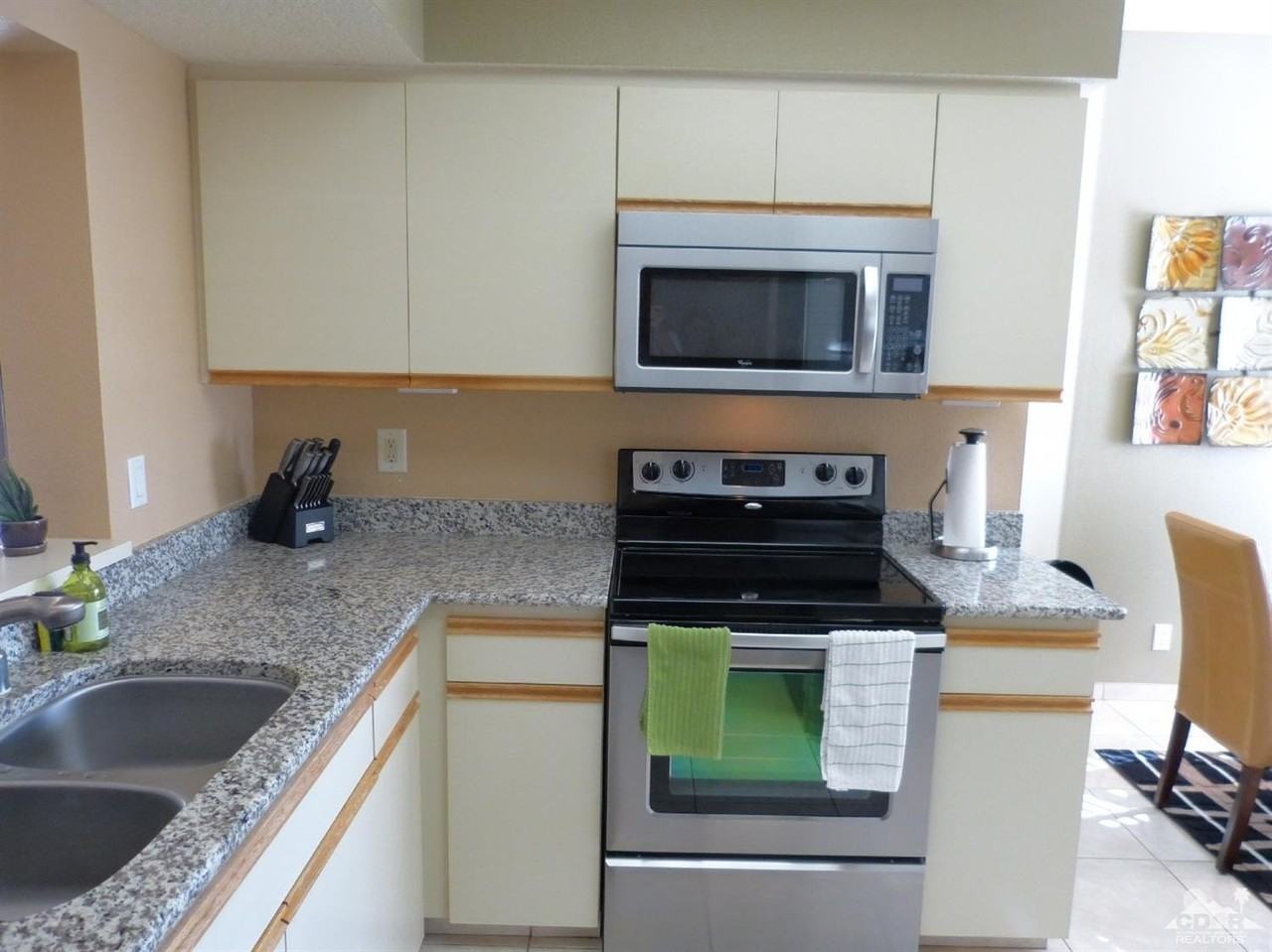 221 Vista Royale Cir E - Photo 6 of 48