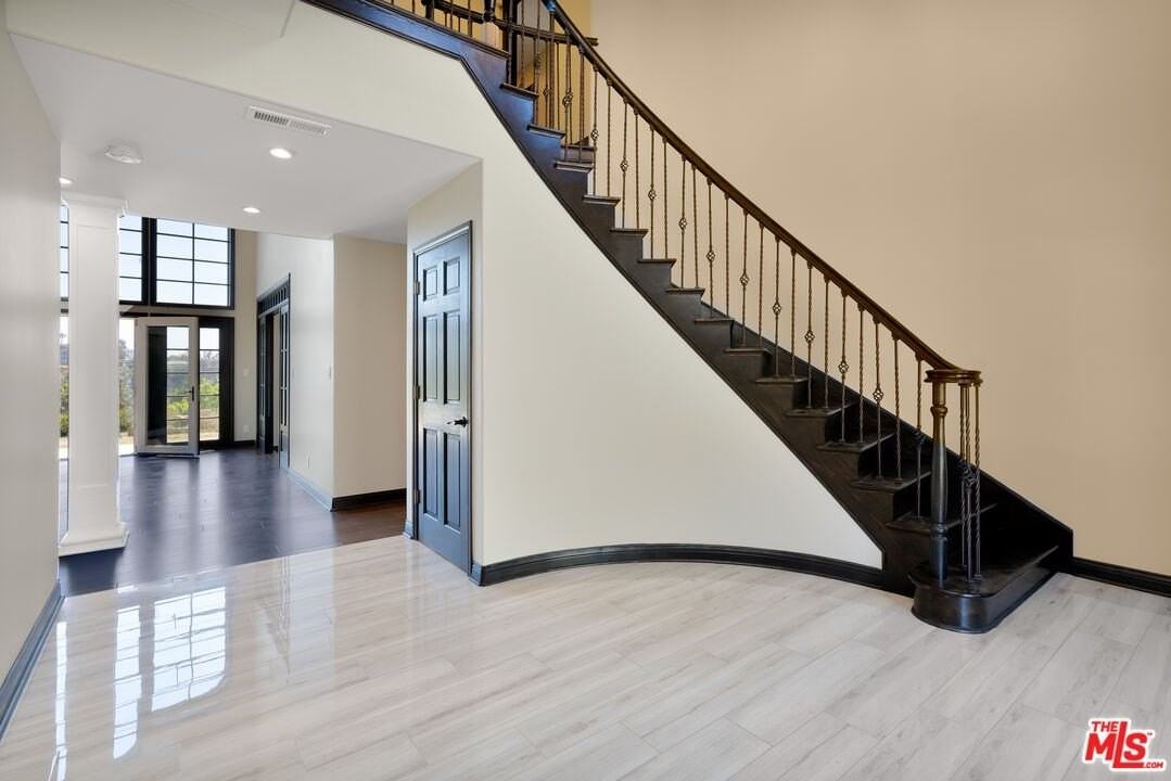 1036 El Medio Ave - Photo 2 of 33