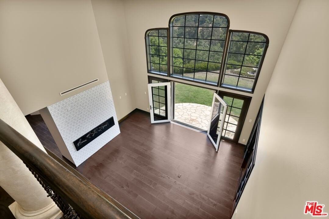 1036 El Medio Ave - Photo 4 of 33