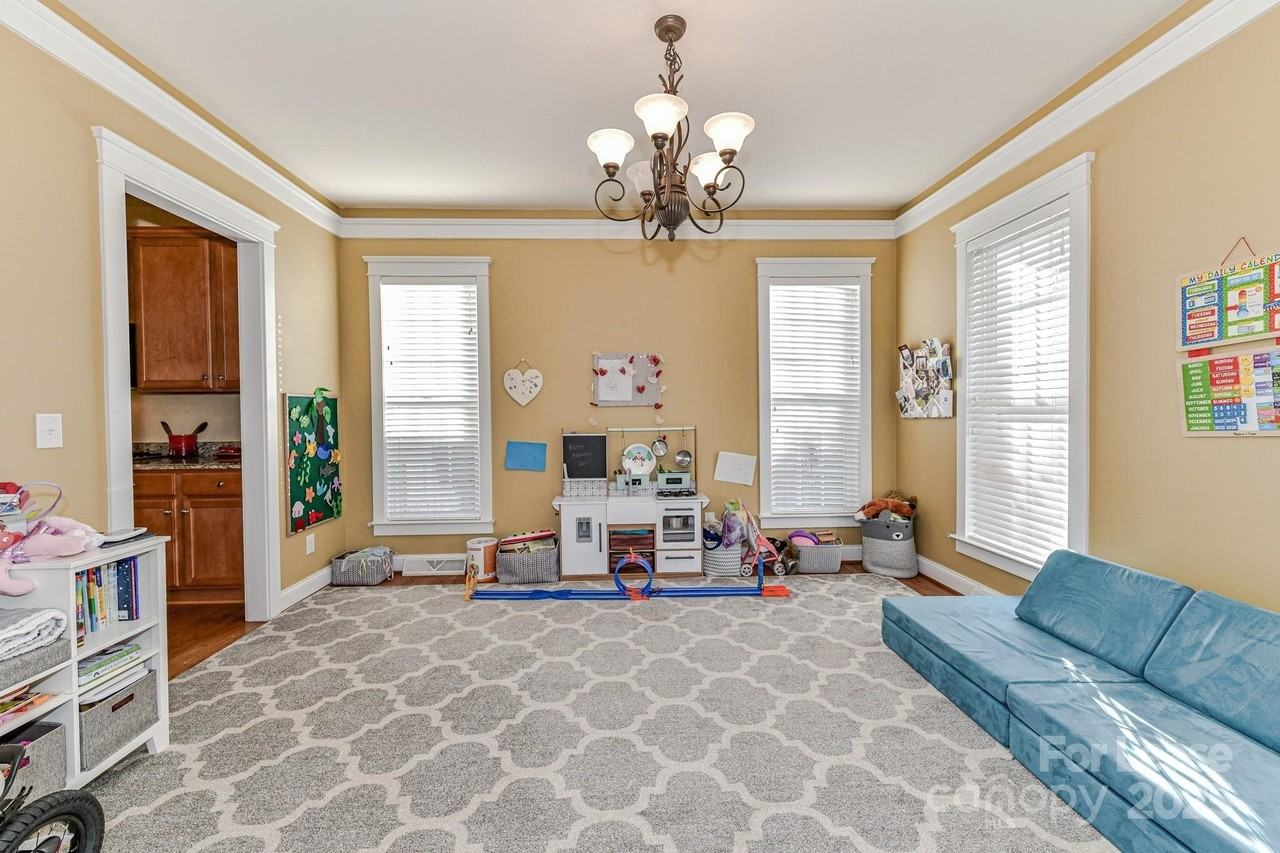 16727 Spruell St - Photo 6 of 40