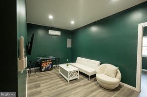 featured image of 1809 S Broadway