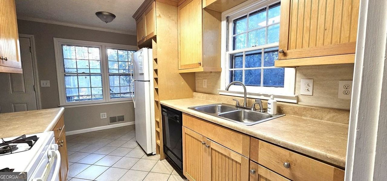 1854 Oak Ridge Way - Photo 3 of 19