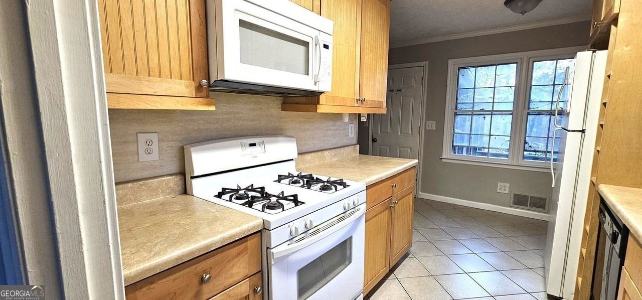 1854 Oak Ridge Way - Photo 4 of 19