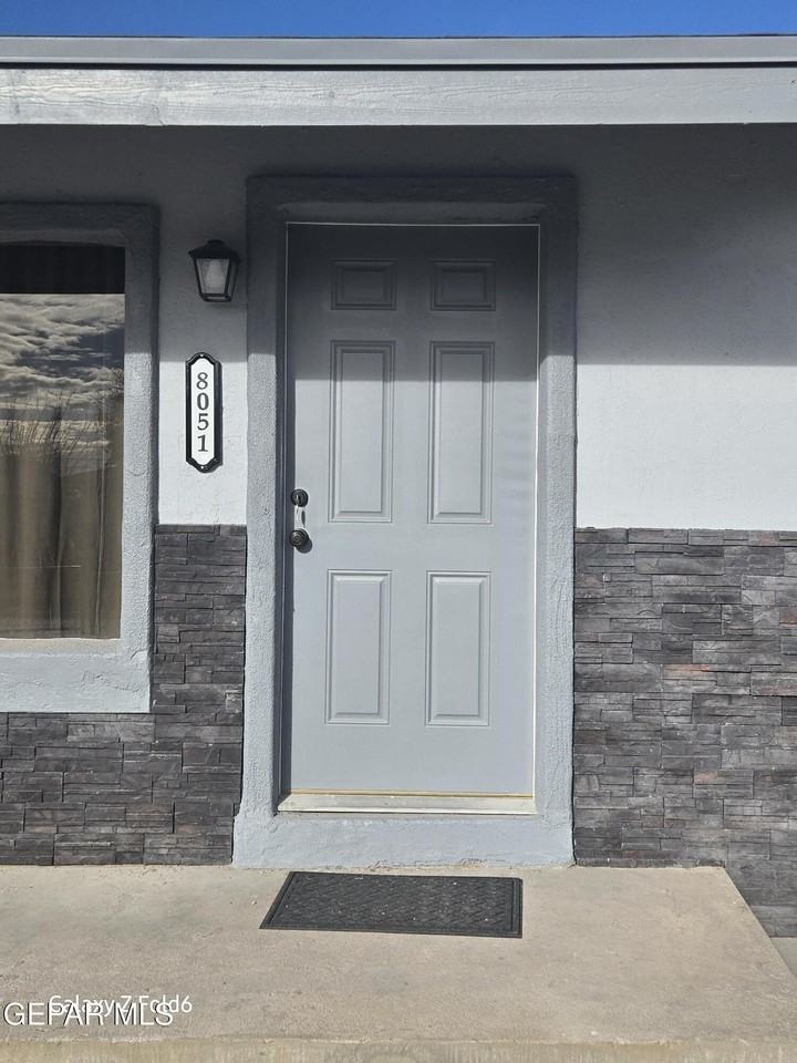 8051 Algerita Ct - Photo 2 of 12