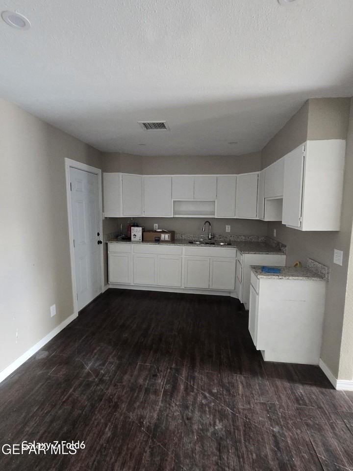 8051 Algerita Ct - Photo 5 of 12