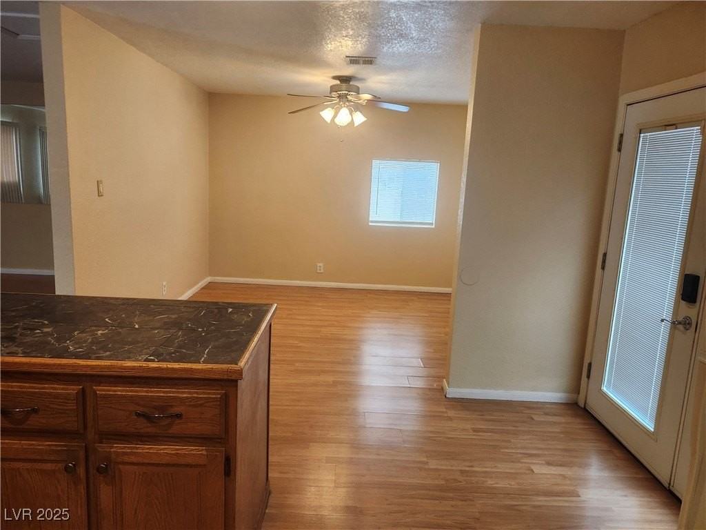 103 S Mallard St - Photo 7 of 34