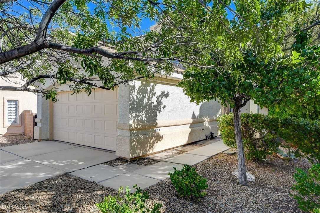 1904 Verbania Dr - Photo 3 of 43