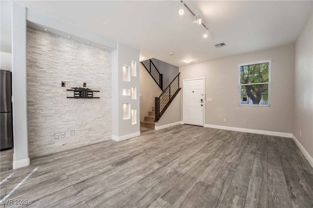 2647 Good Fellows St - Photo 5 of 44