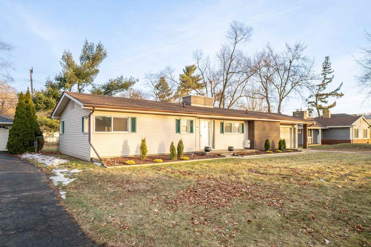 18248 Farmington Rd - Photo 3 of 21