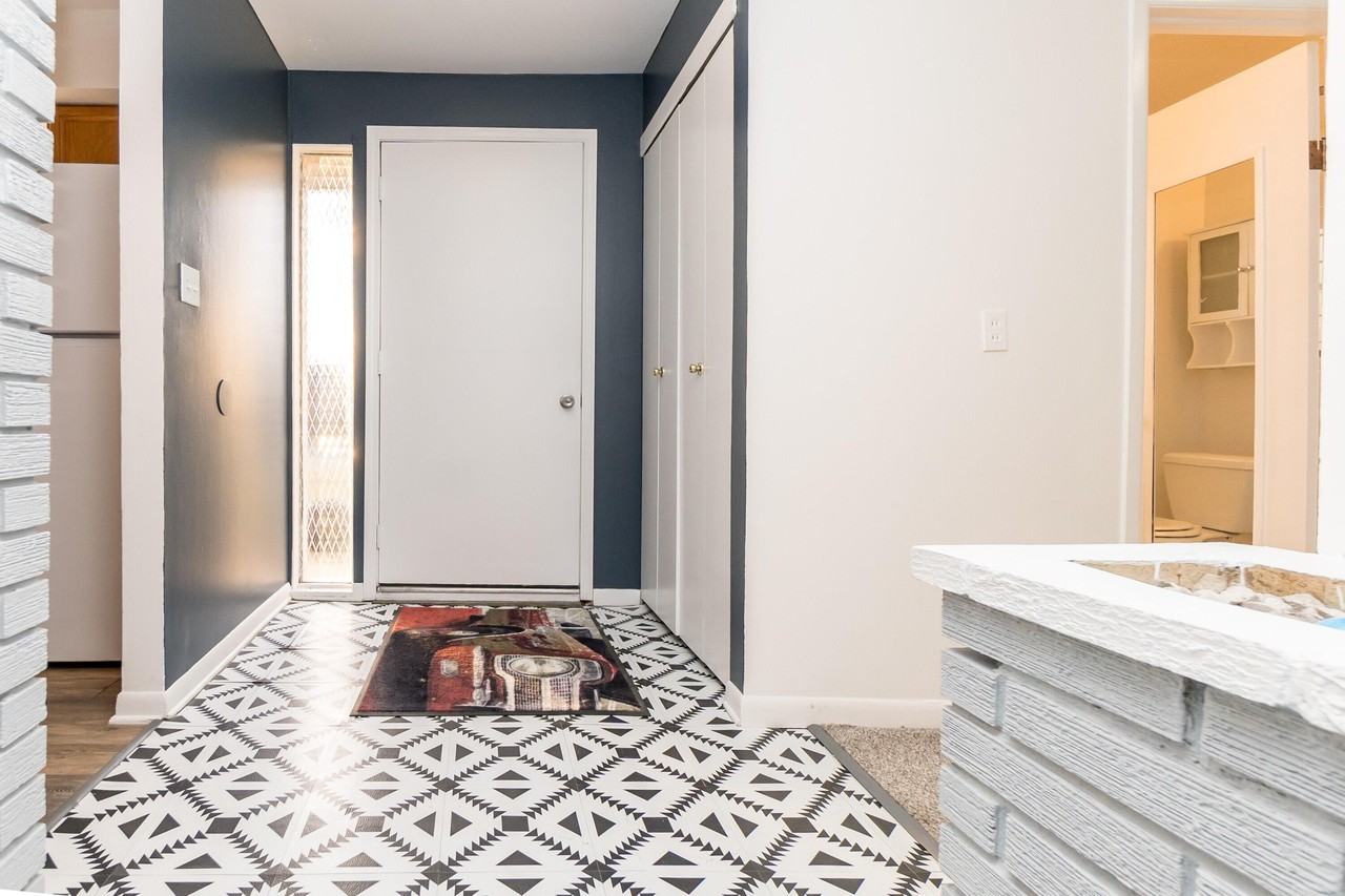 18248 Farmington Rd - Photo 6 of 21